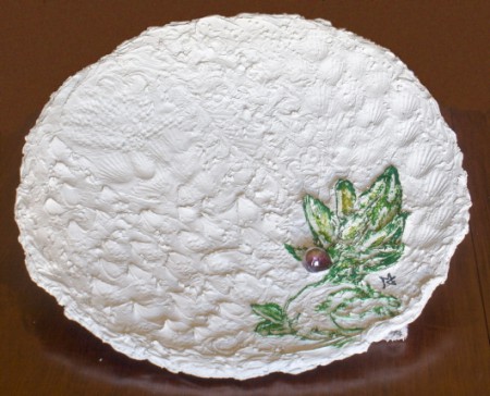 Principia com Luz  - Prato modelado em massa / Pintado com esmalte